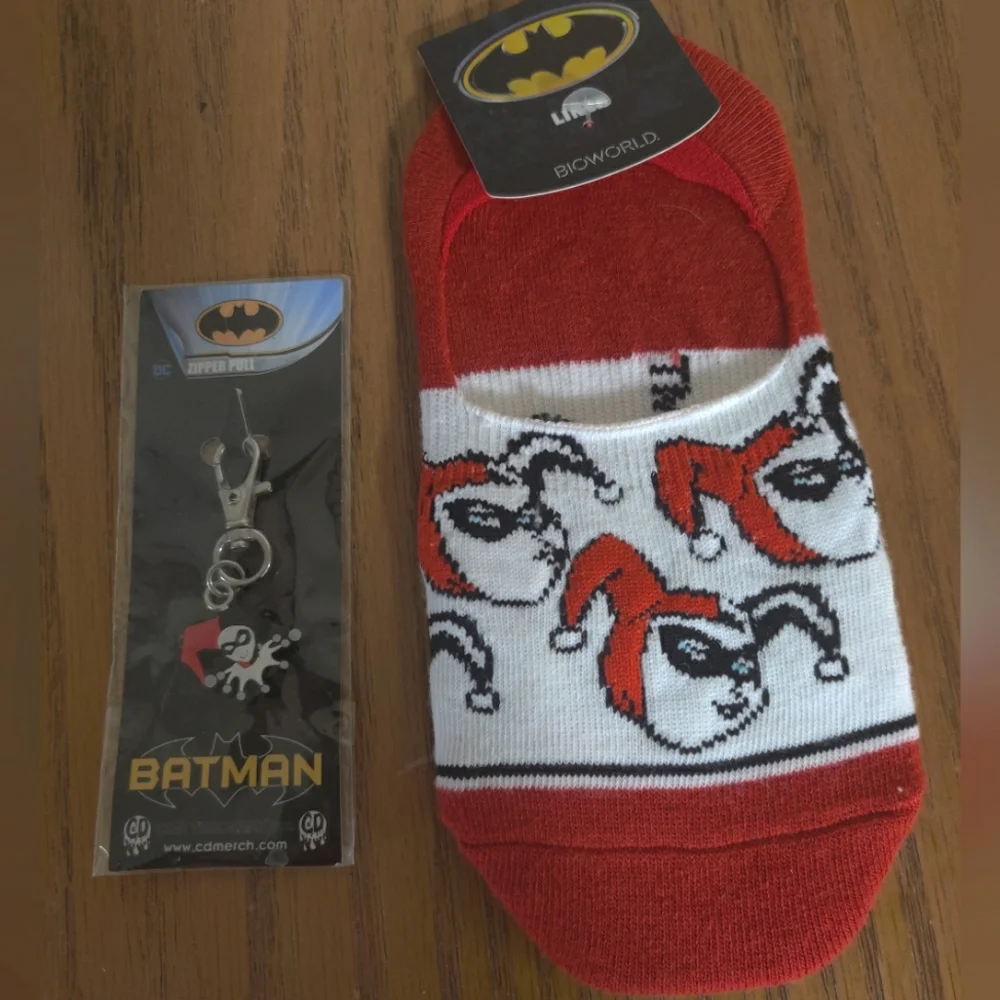 🆕 Harley Quinn 1 pair of no-show socks 🧦 and Keychain (2/$15; PRICE IS FIRM)